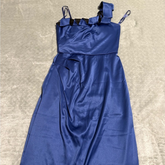 Max and Cleo One shoulder gown - Picture 8 of 8